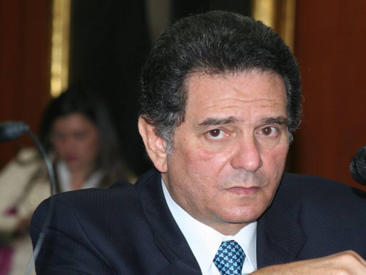 Exsenador Julio Alberto Manzur Abdala es aceptado en la JEP