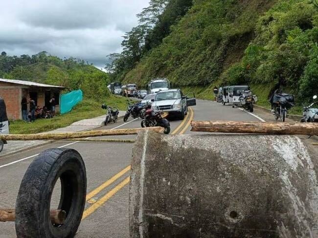 Foto: Bloqueo vía Risaralda - Chocó (archivo), suministrada comunidad.
