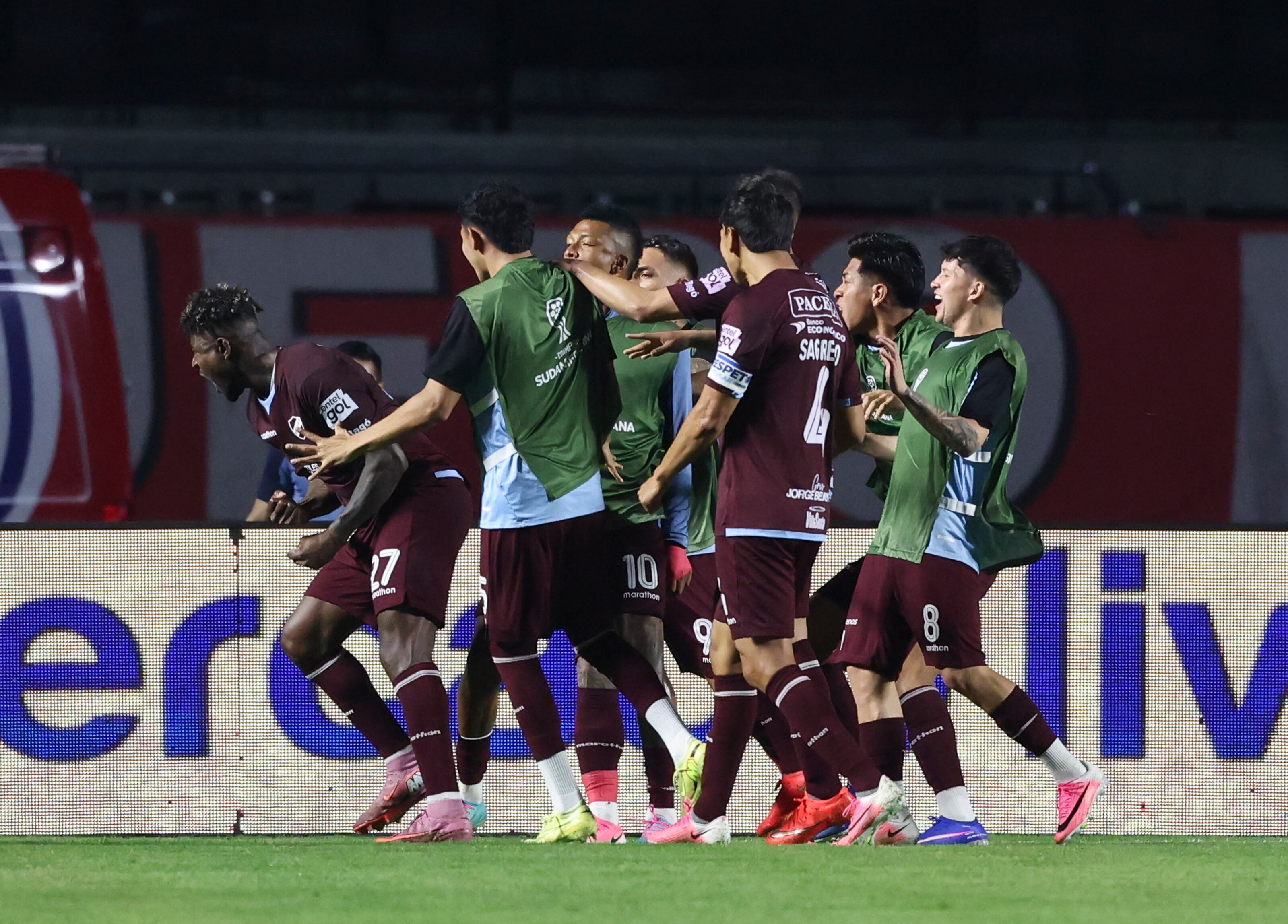 Dairon Asprilla festeja su golazo ante Sao Paulo en Copa Sudamericana. (Photo by Alexandre Schneider/Getty Images)