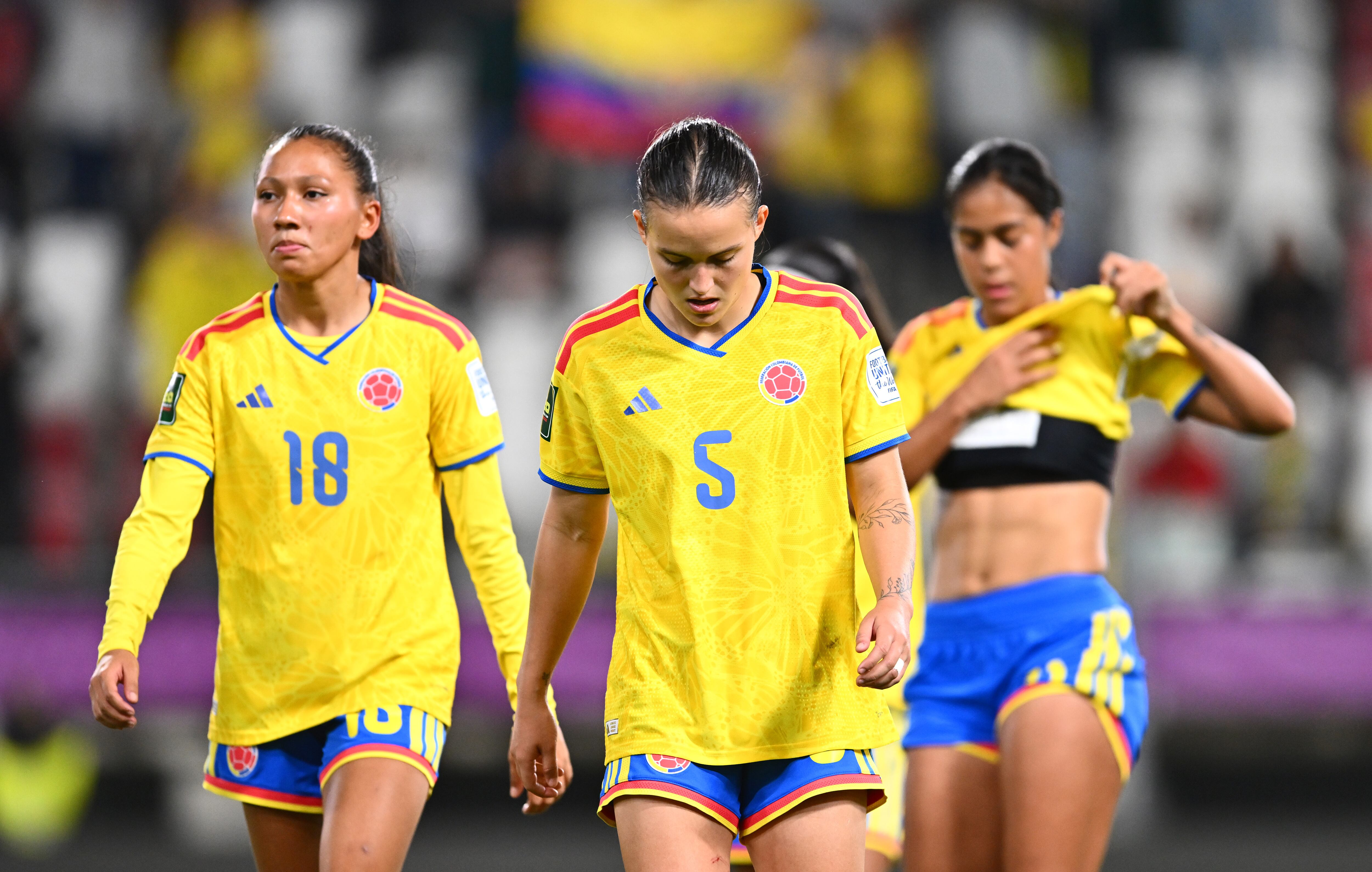 Las jugadoras de Colombia se lamentan tras la goleada 3-0 a manos de Corea del Norte. (Photo by Mateusz Slodkowski - FIFA/FIFA via Getty Images)