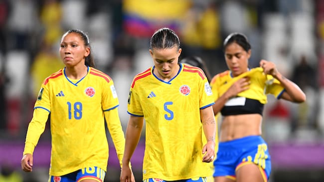 Las jugadoras de Colombia se lamentan tras la goleada 3-0 a manos de Corea del Norte. (Photo by Mateusz Slodkowski - FIFA/FIFA via Getty Images)
