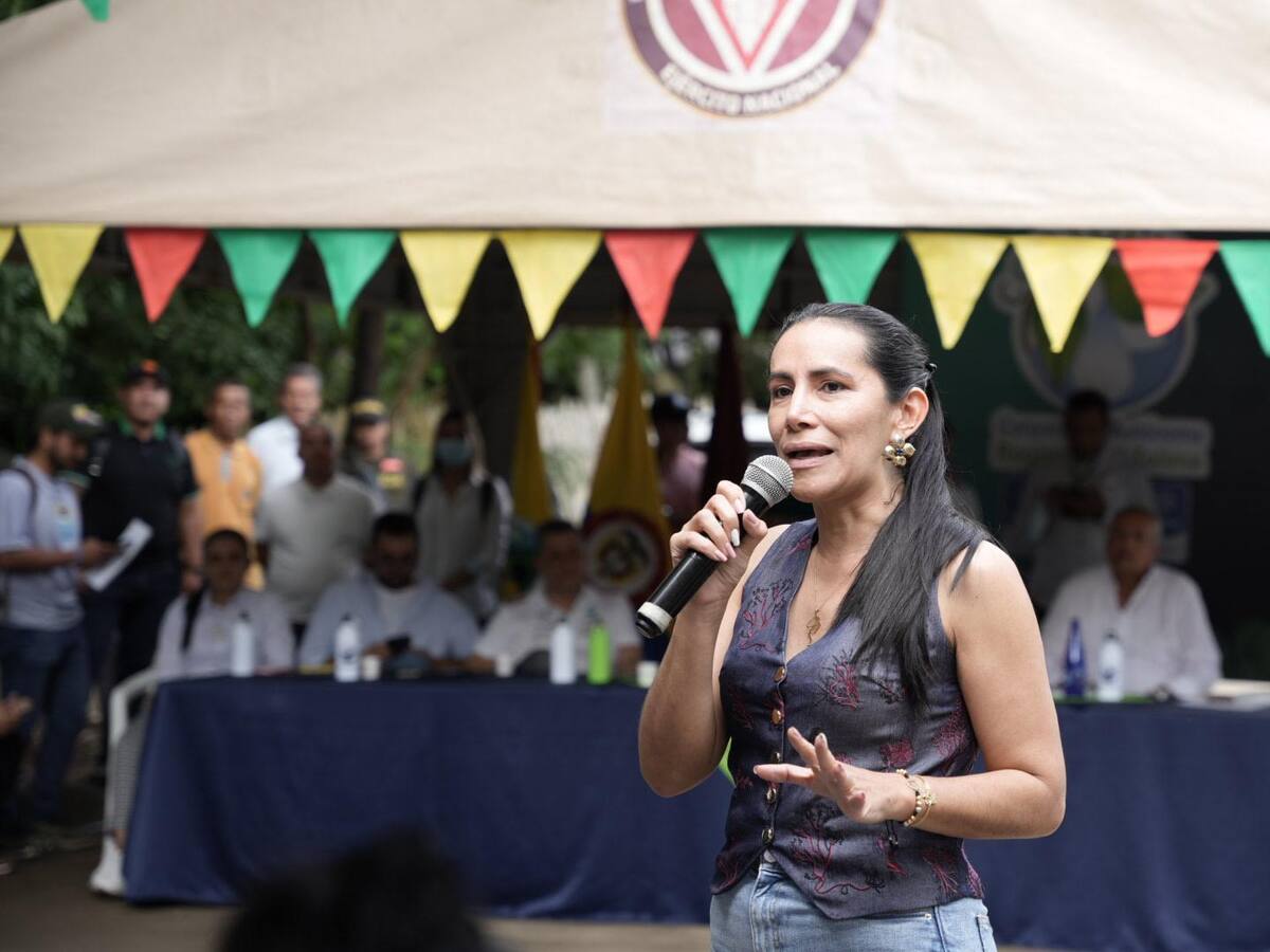 “Alcaldesa no se deje envenenar”: Delcy Isaza a Johana Aranda