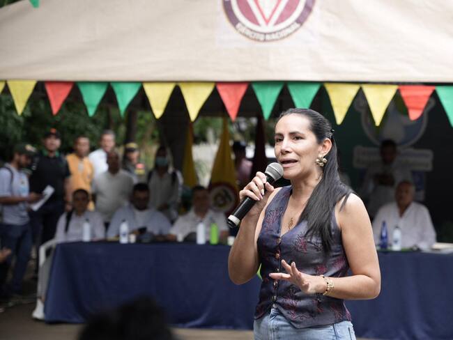 “Alcaldesa no se deje envenenar”: Delcy Isaza a Johana Aranda