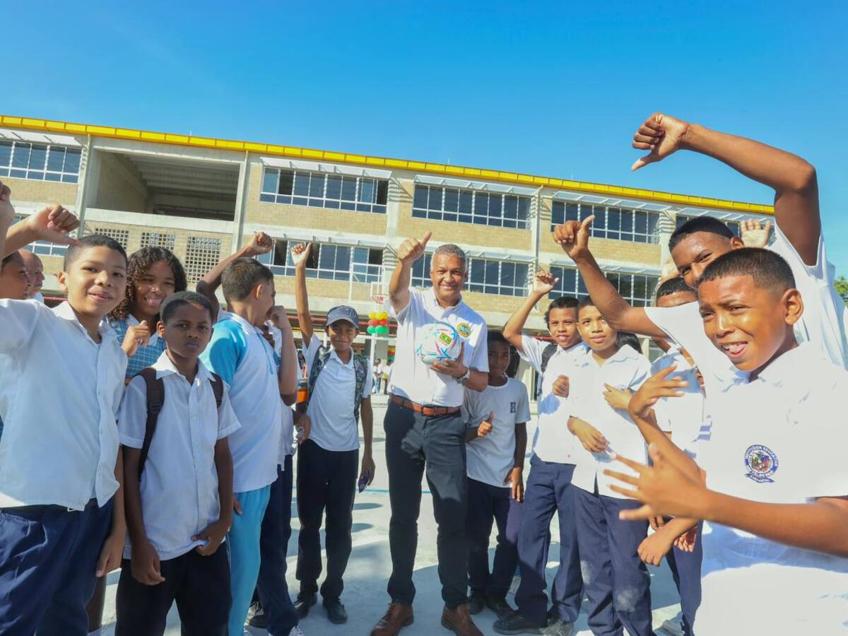 Con inversión en infraestructura educativa de $390.000 colegios en Cartagena regresan a clases