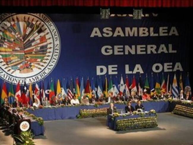 La OEA da su respuesta más enérgica en favor de la democracia en 20 años