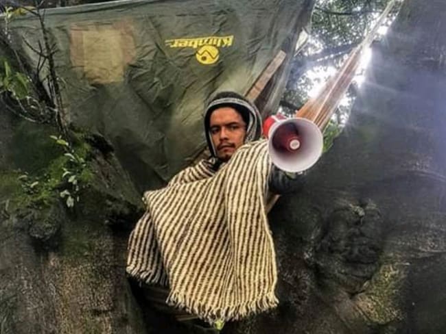 VIDEO: 72 horas en huelga de hambre y trepado a un árbol por Santurbán