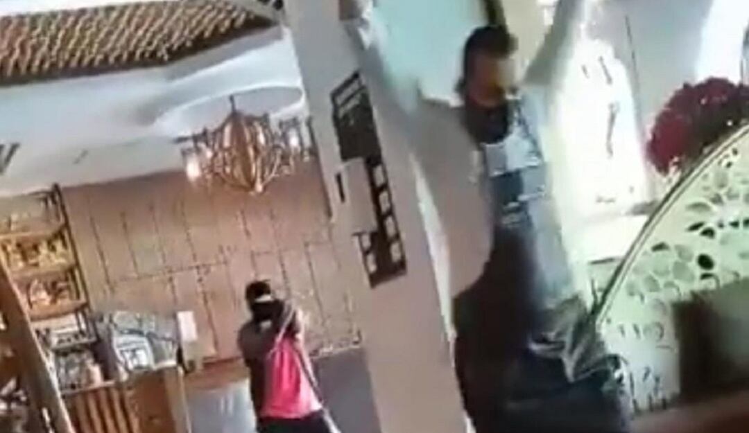 Simulacro al interior dle restaurante