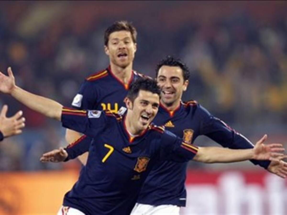 España supera 2-1 a Chile y los dos equipos clasifican a octavos