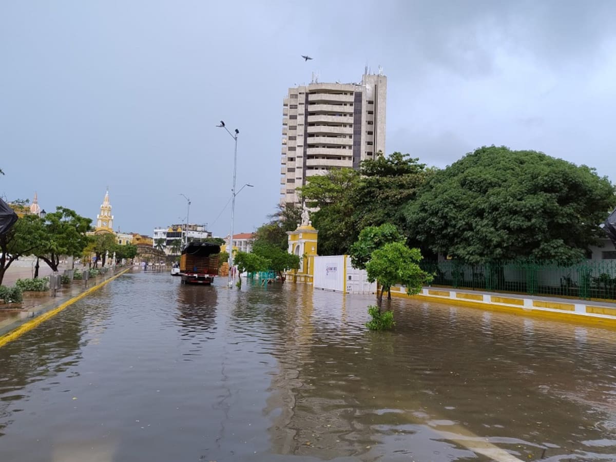 Fuerte aguacero provocó inundaciones y desbordamiento de dos canales en Cartagena