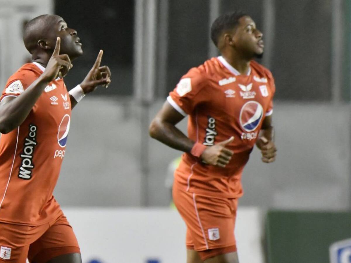 América se quedó con el clásico, volvió a la victoria y regresó a los ocho