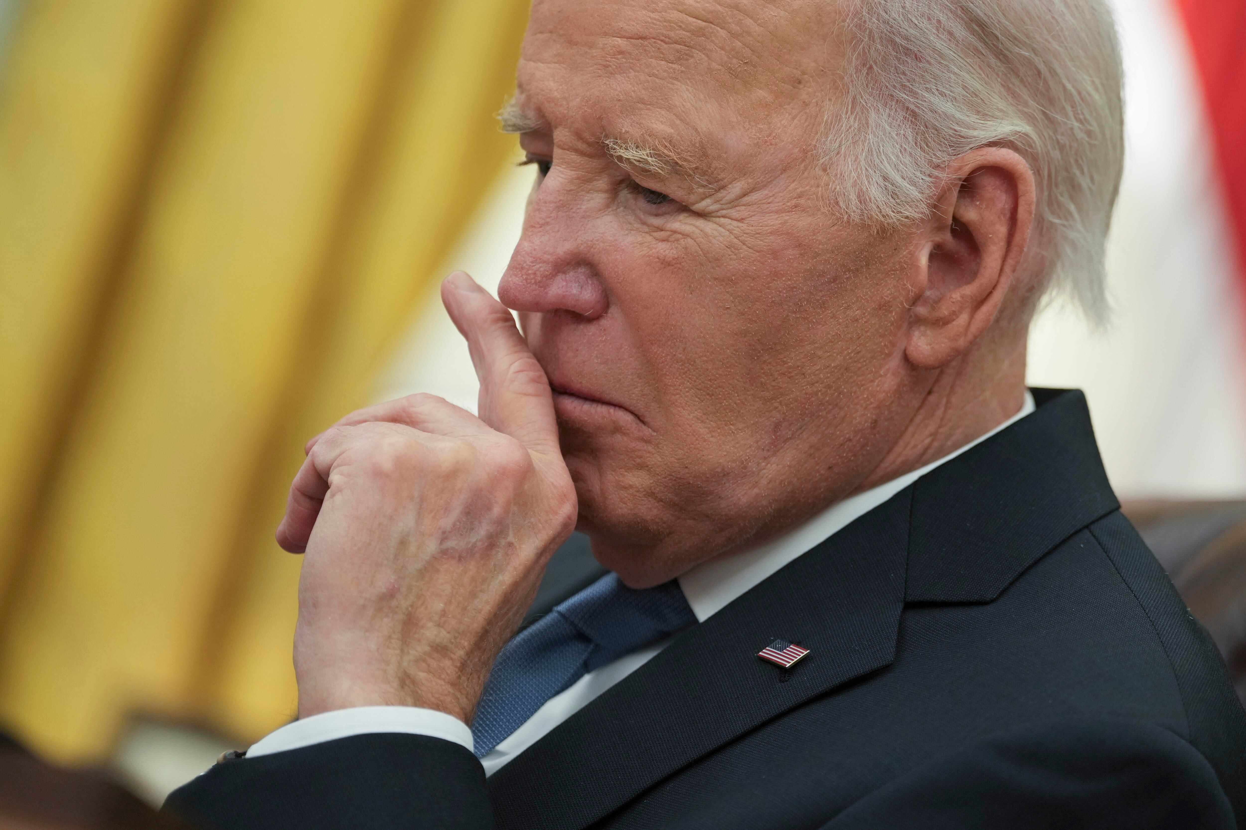 -FOTODELDIA- Washington (EEUU), 13/01/2025.- El presidente de Estados Unidos, Joe Biden, durante la reunión mantenida con los asesores y altos funcionarios de la Administración sobre la respuesta federal a los incendios de Los Ángeles. EFE/ CHRIS KLEPONIS / POOL