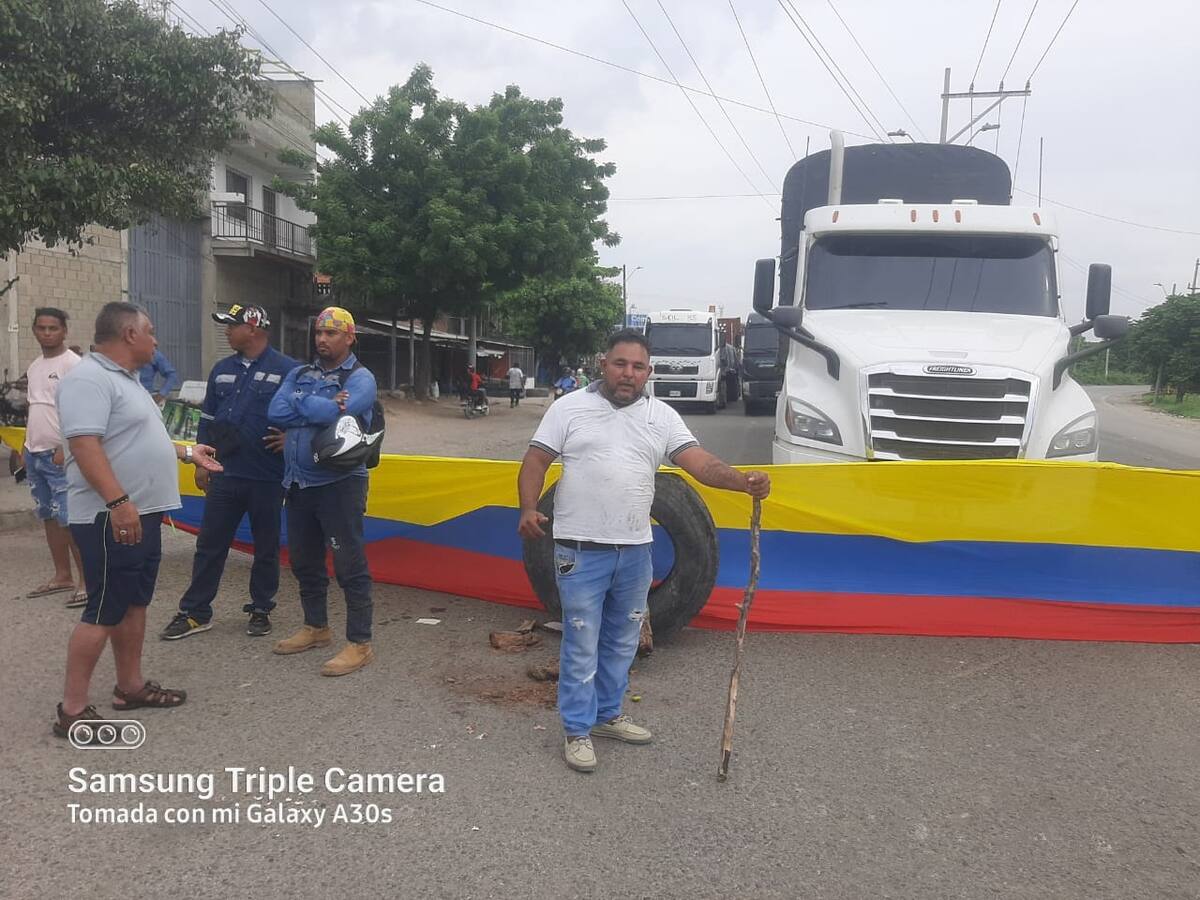 Vecinos de Policarpa bloquearon la vía Mamonal porque llevan dos días sin energía