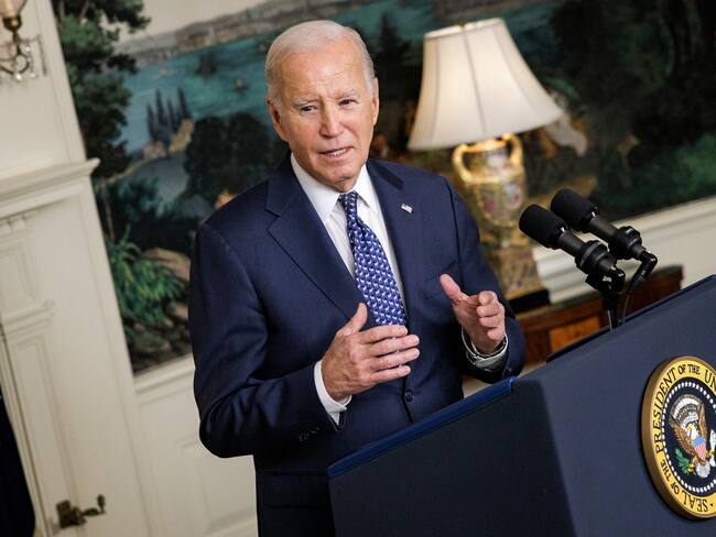 Washington, Dc (United States), 09/02/2024.- US President Joe Biden speaks after the release of the special counsel report about the classified documents found at Bidens private home, in the Diplomatic Room at the White House, in Washington, DC, USA, 08 February 2024. D.C. Special Counsel Robert Hur released his report in which he criticized the Presidents actions but declined to bring charges. EFE/EPA/SAMUEL CORUM / POOL
