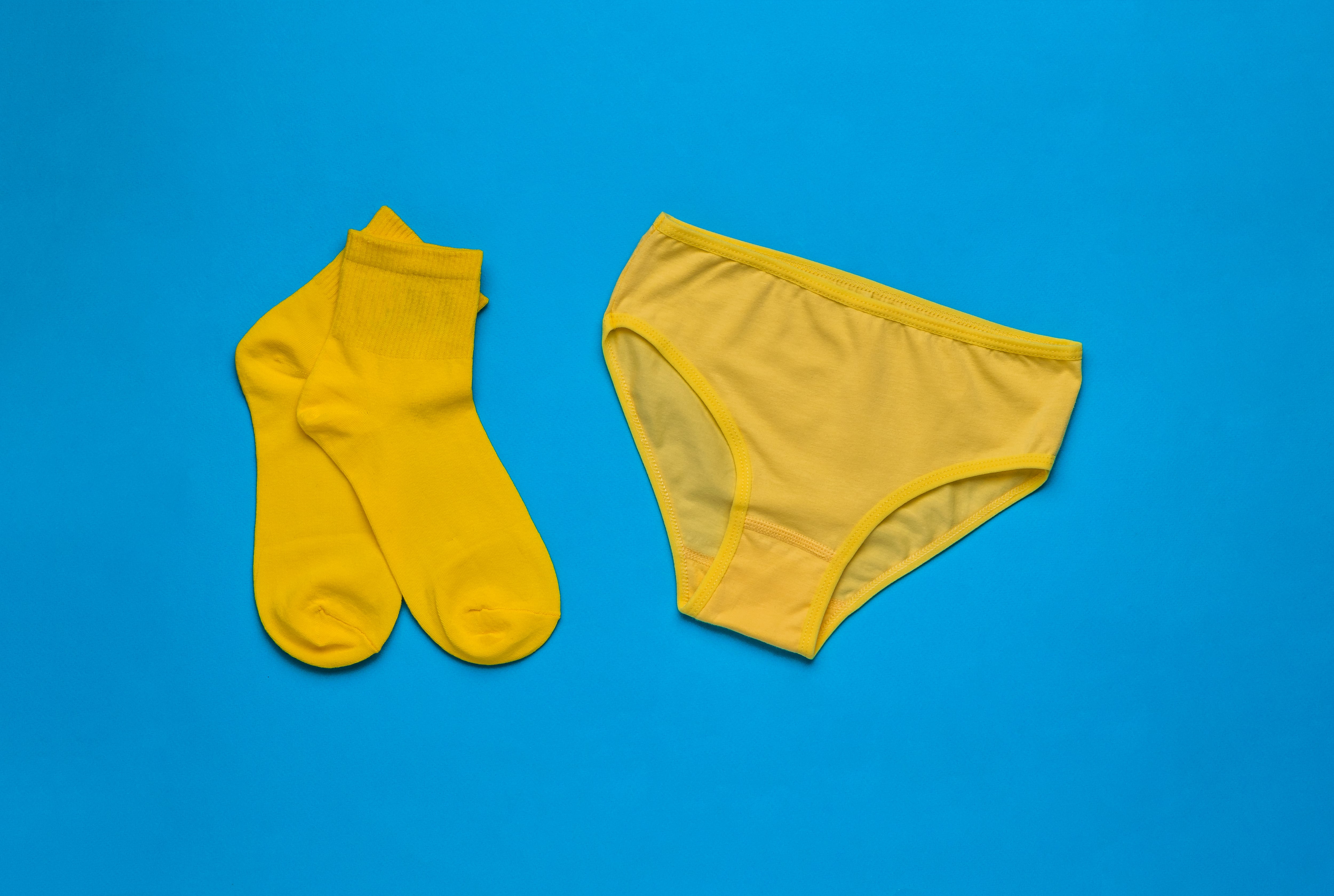 Imagen de referencia de ropa interior amarilla. / Foto: Getty Images