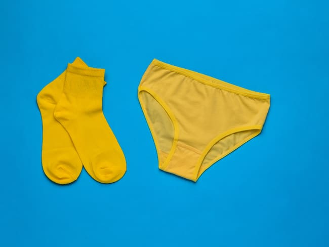 Imagen de referencia de ropa interior amarilla. / Foto: Getty Images