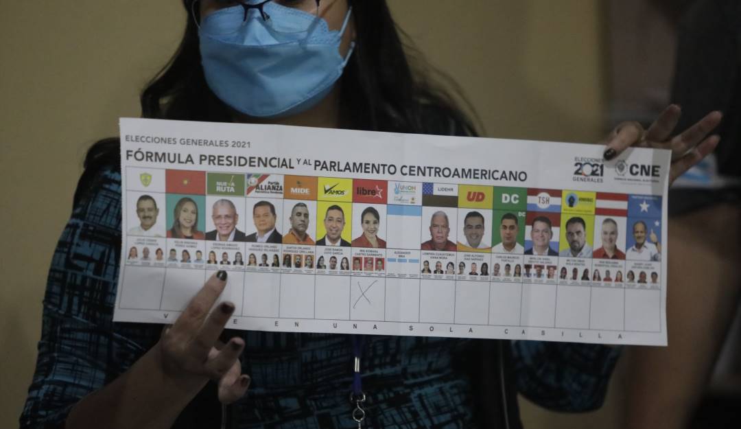 Muestreo del conteo de votos en Honduras.  Foto: Getty