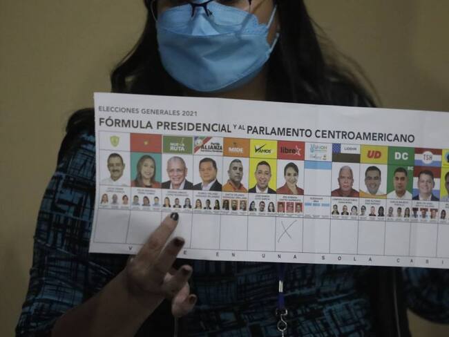 Muestreo del conteo de votos en Honduras.  Foto: Getty