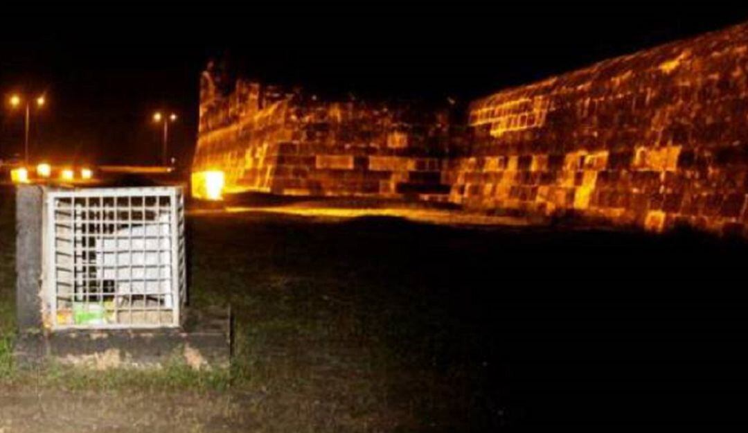 EPM aseguró que solo funcionan 64 de las 194 luminarias del cordón amurallado. La situación se presenta en la avenida Santander