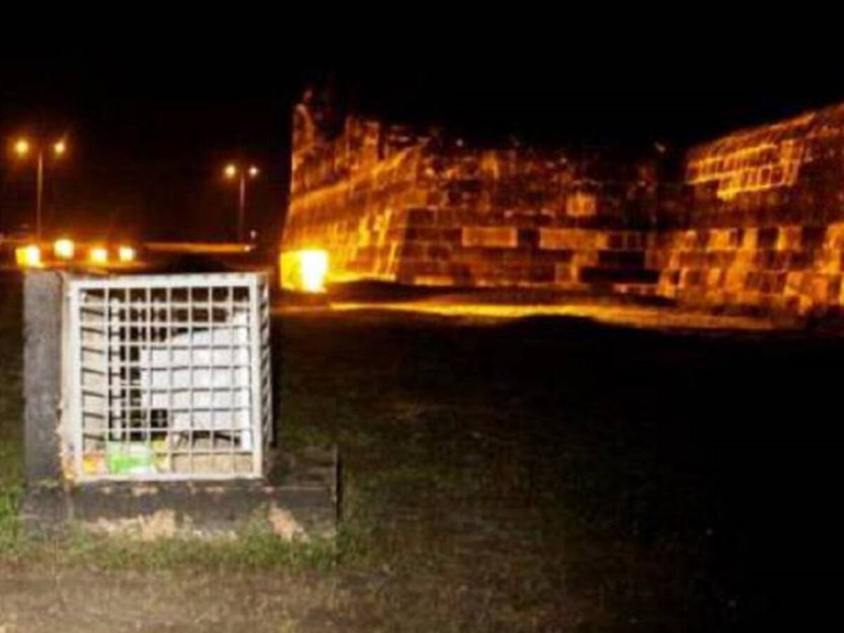Delincuentes hurtaron parte del alumbrado de las murallas en Cartagena