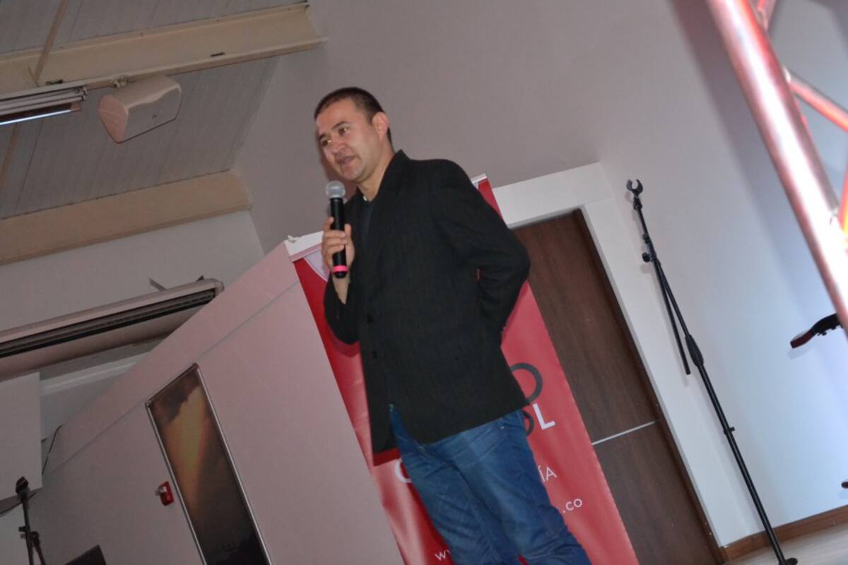 Con el concurso de Trova "Corozo" hizo reír a los concursantes y asistentes