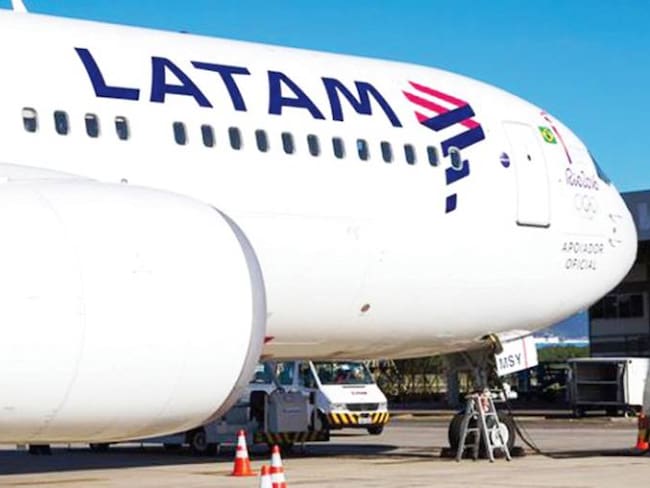 Latam lanza su primer vuelo con internet gratis a bordo para rutas nacionales en Colombia
