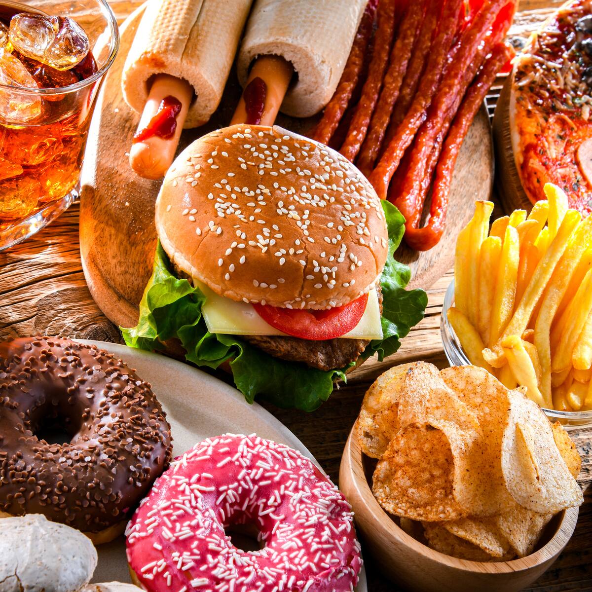 Alimentos ultraprocesados y 3 industrias que causan 19 millones de muertes al año, según OMS