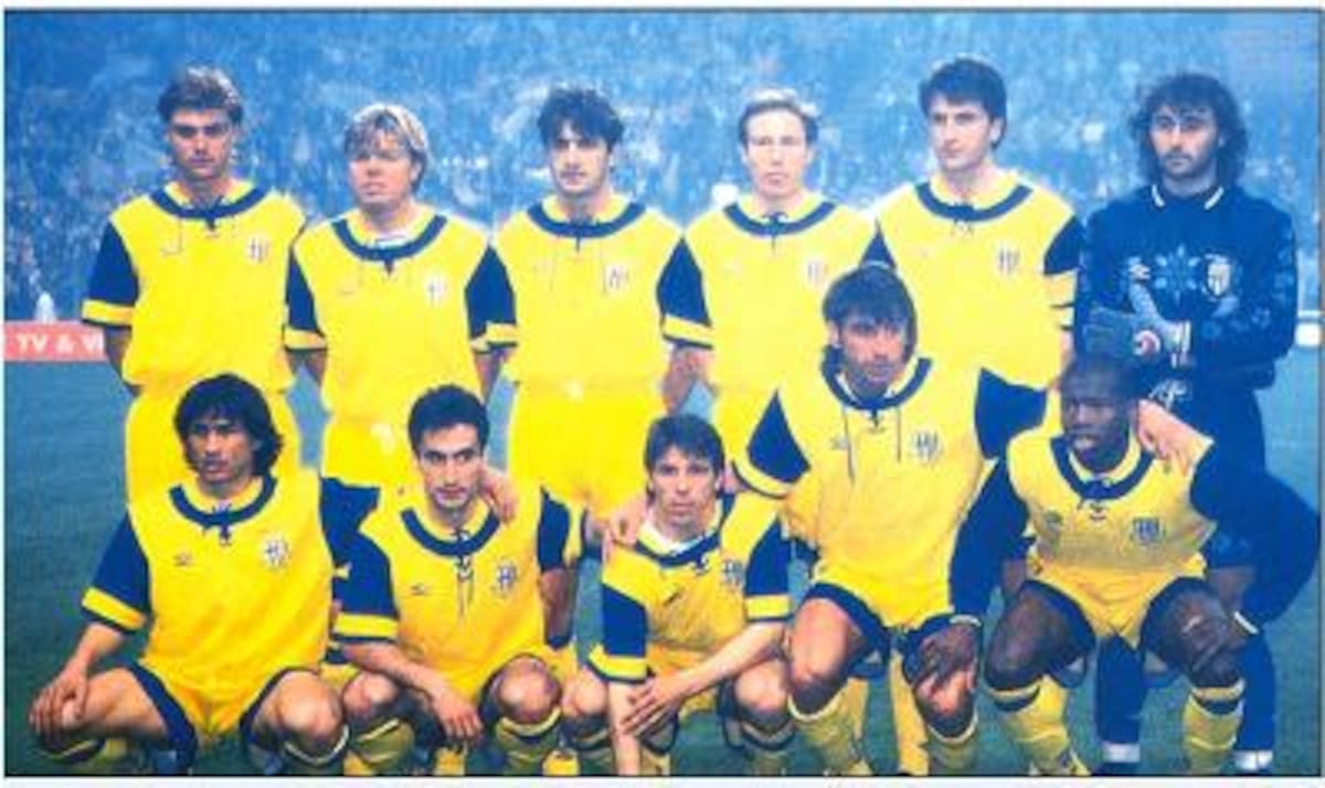 PARMA 93ARRIBA IZQ-DER: Luigi Apolloni, Tomas Brolin (Sverige), Massimo Crippa, Roberto Nestor Sensini (Argentina), Lorenzo Minotti, Luca Bucci; ABAJO MISMO ORDEN: Antonio Benarrivo, Gabriele Pin, Gianfranco Zola, Alberto Di Chiara, Faustino Asprilla (Colombia).