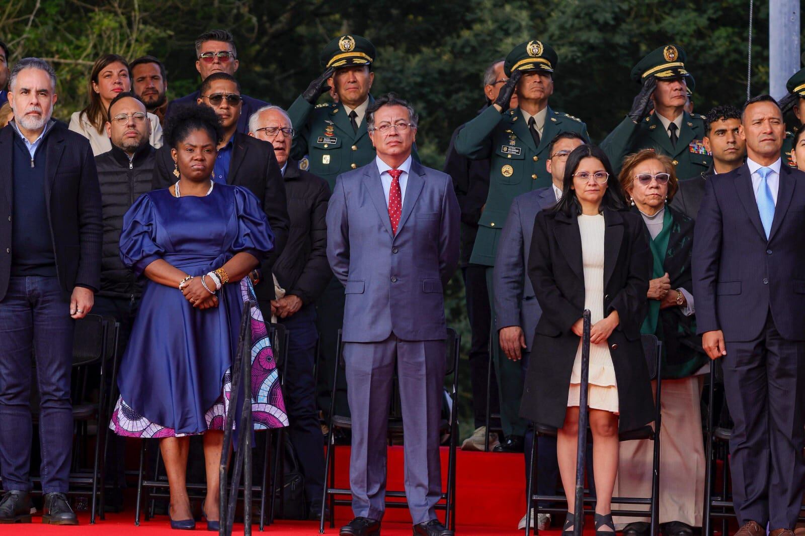 El presidente Gustavo Petro Urrego y varios de sus ministros asistieron a la celebración en homenaje al Ejército Nacional en el Puente de Boyacá / Foto: Presidencia.