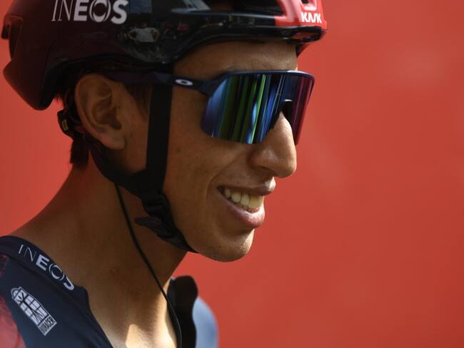 Egan Bernal sonríe emocionado previo al inicio del Tour de Dinamarca.