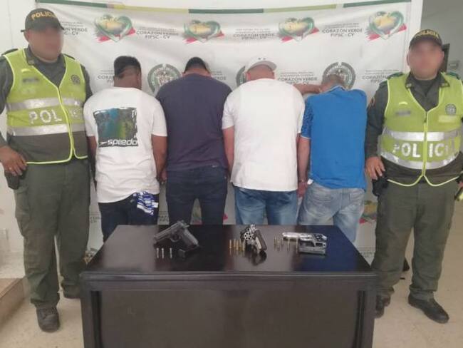 Capturan 4 personas con 3 armas de fuego en un vehículo en Cartagena