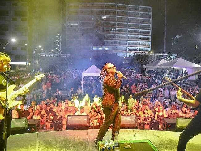 Mr. Black en el escenario del parque Murillo Toro