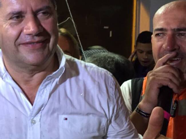 El candidato celebró frente a cientos de ciudadanos en el centro de Pereira.