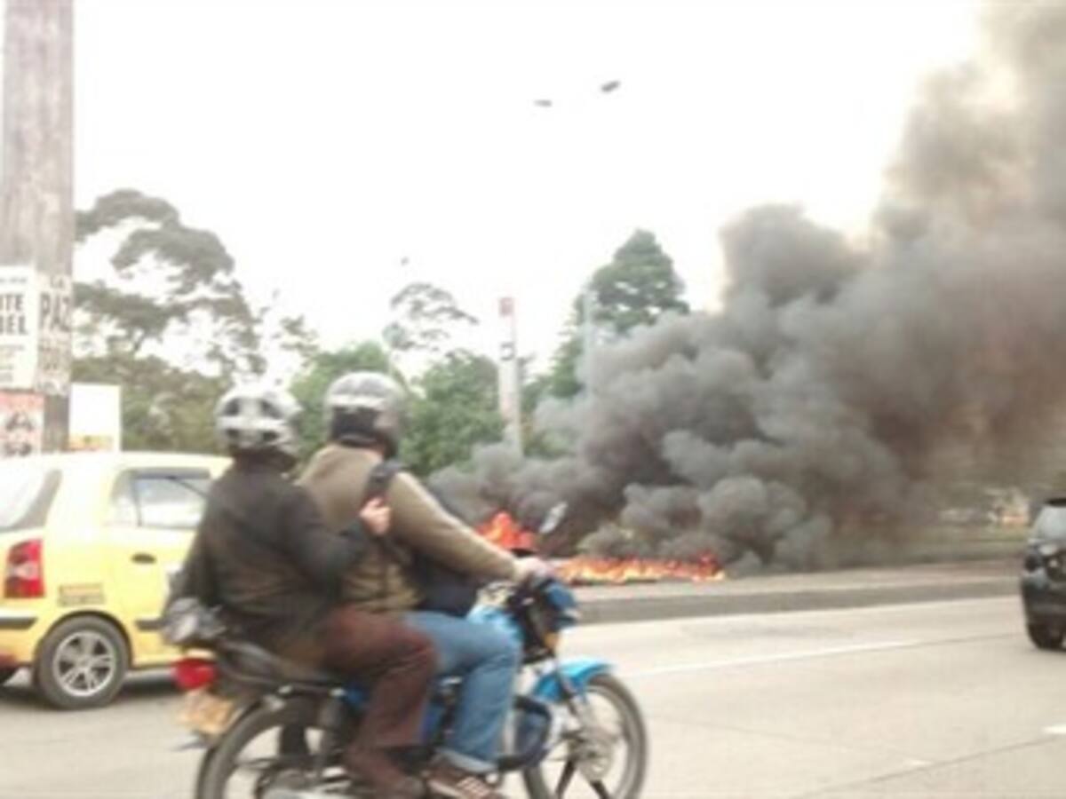 Cesan disturbios en la Carrera 30 frente a la Universidad Nacional
