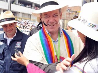 Foto: Presidencia. El presidente Santos haciendo el anuncio en el carnaval de Negros y Blancos.