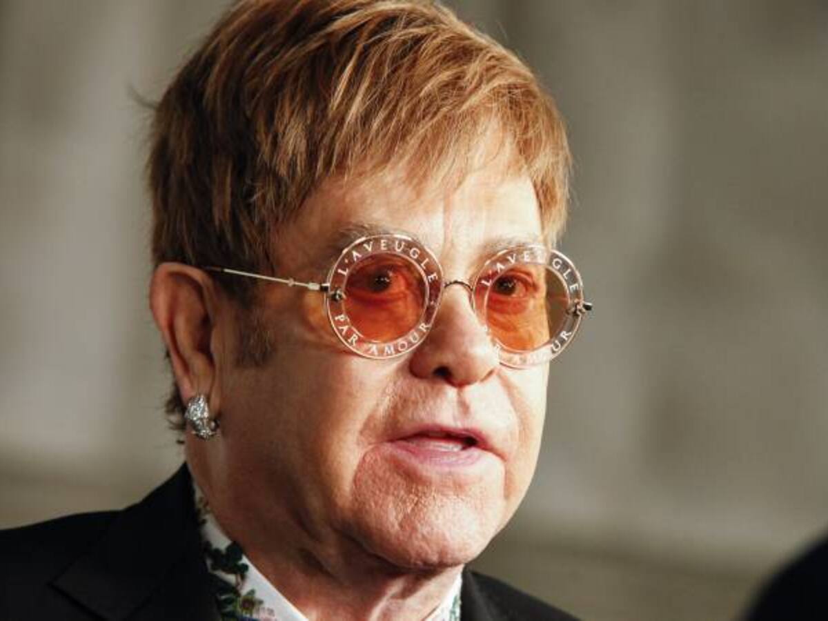 Elton John se despide de su madre tras organizarle un funeral 'perfecto'