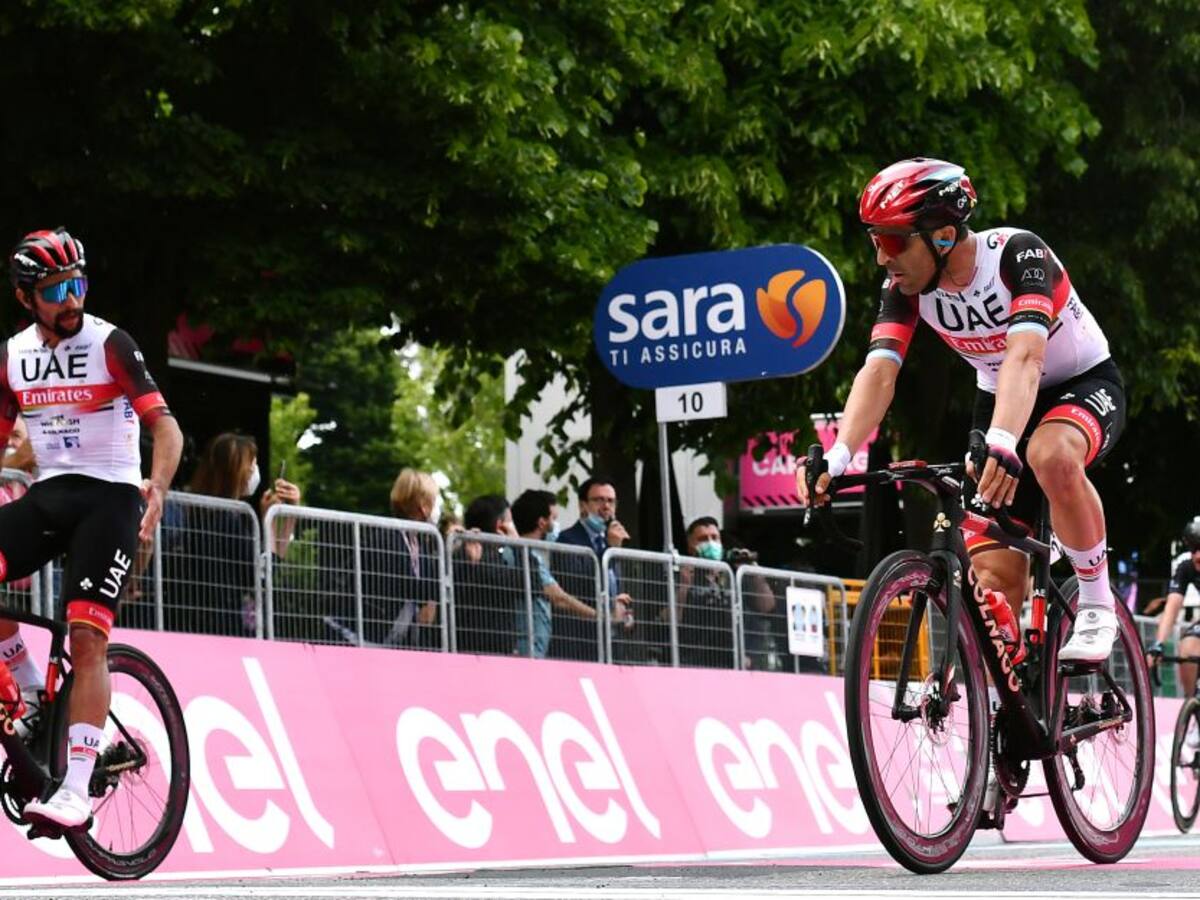 El error de un colega que afectó a Fernando Gaviria en la Etapa 2 del Giro