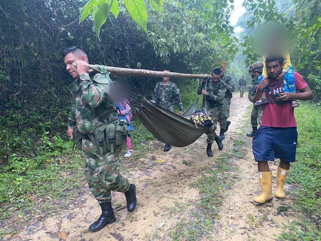 El Ejército Nacional apoya con el traslado de pacientes en zonas afectadas por el invierno en el Tolima.