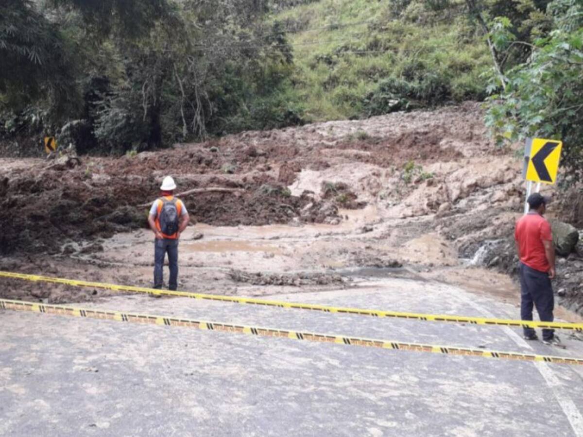 Cerrada la Transversal del Carare