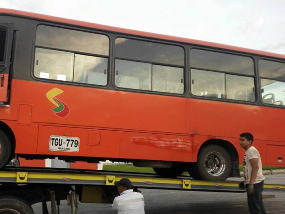 Inmovilizan busetas que contaminaban en Ibagué
