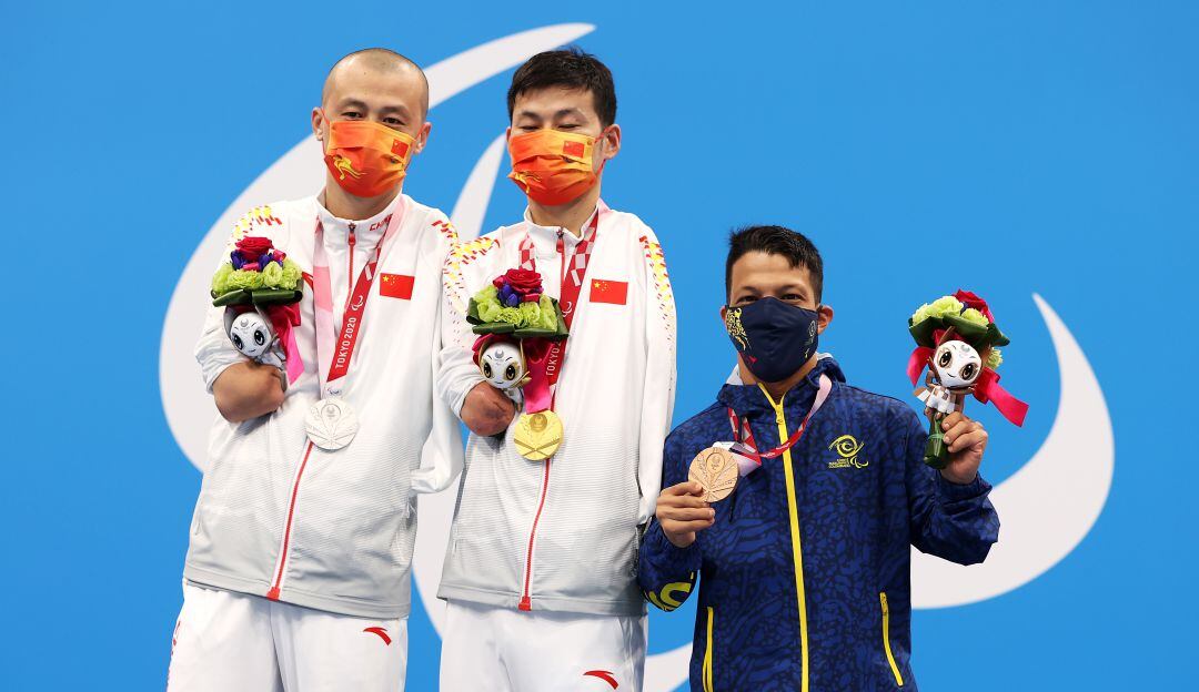 Hongguang Jia, Jingang Wang y Nelson Crispín en los Juegos Paralímpicos de Tokio