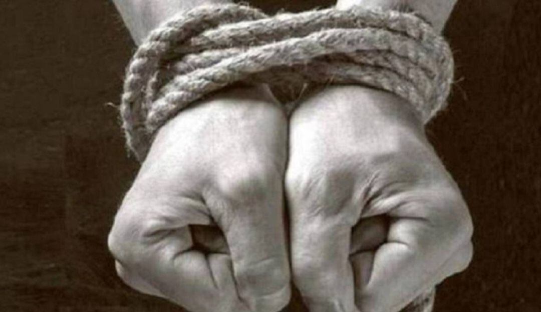 La víctima habría entregado hasta cinco millones de pesos.