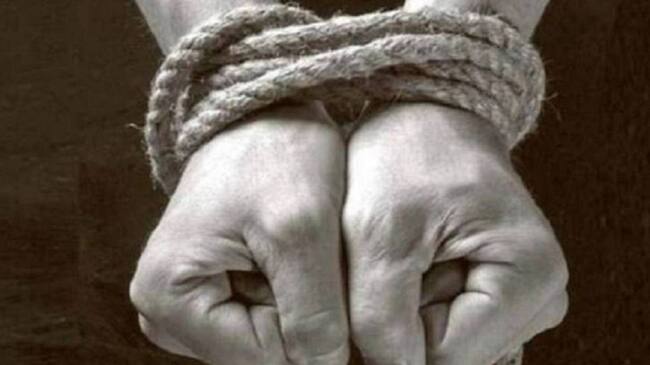 La víctima habría entregado hasta cinco millones de pesos.