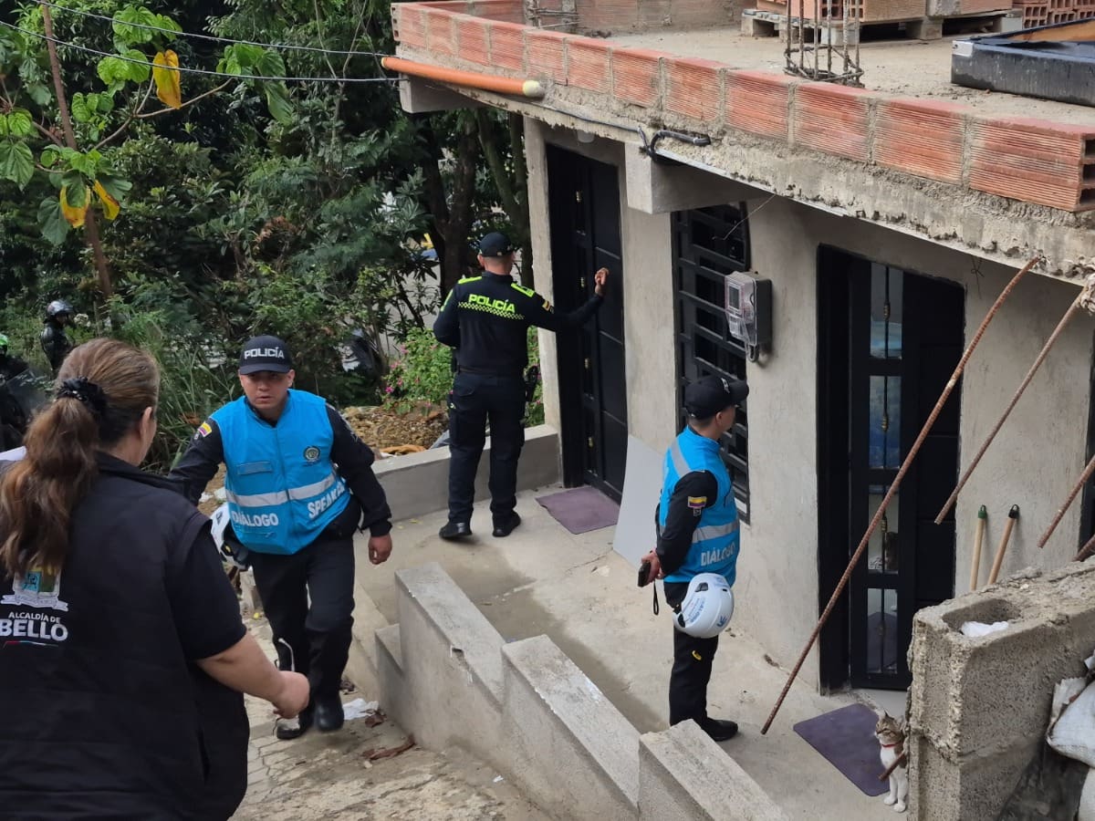 Un hombre fue capturado tras altercado con la Policía en desalojo de inmuebles ilegales en Bello