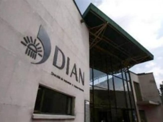 En libertad permanecen implicados en descalabro a la DIAN