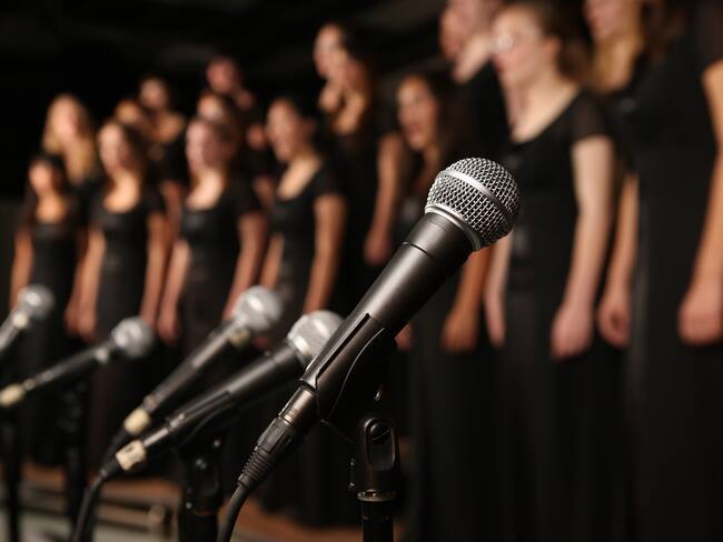 Imagen de referencia personas cantando. Foto: Getty Images