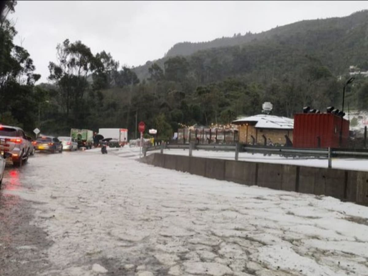 Se anuncian cierres preventivos en la Calera para retirar el granizo con maquinaria pesada