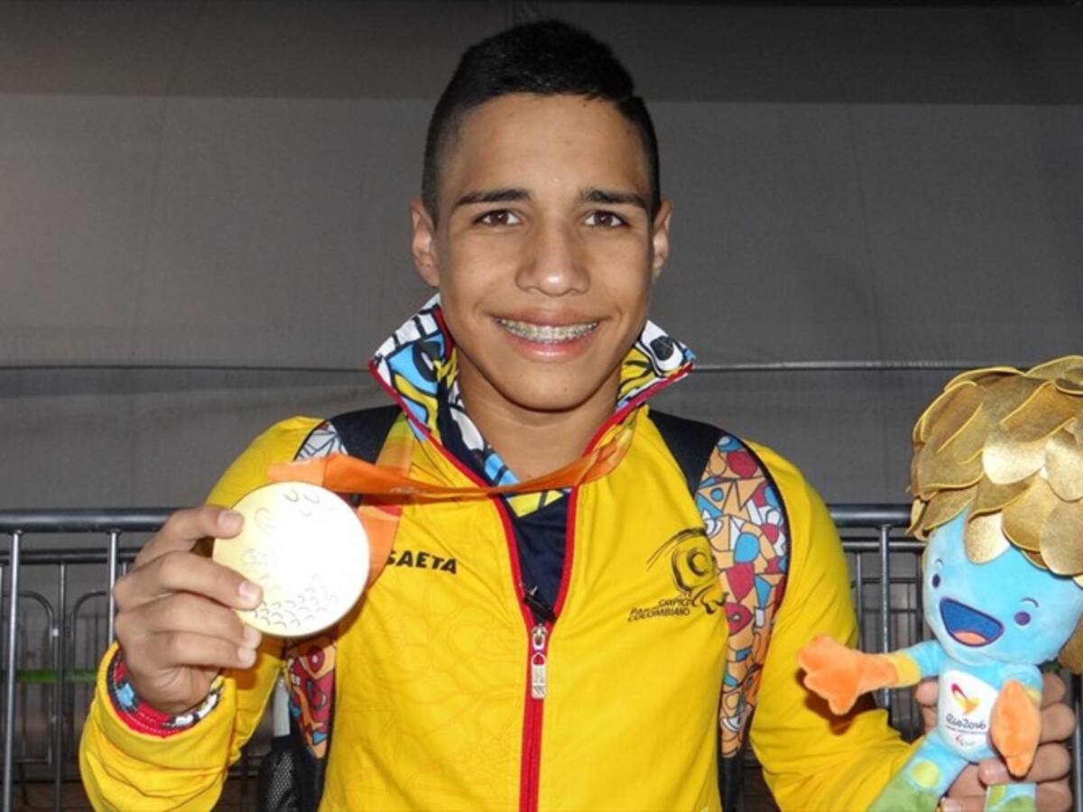Carlos Serrano ganó medalla de plata en los 100 metros S7 natación