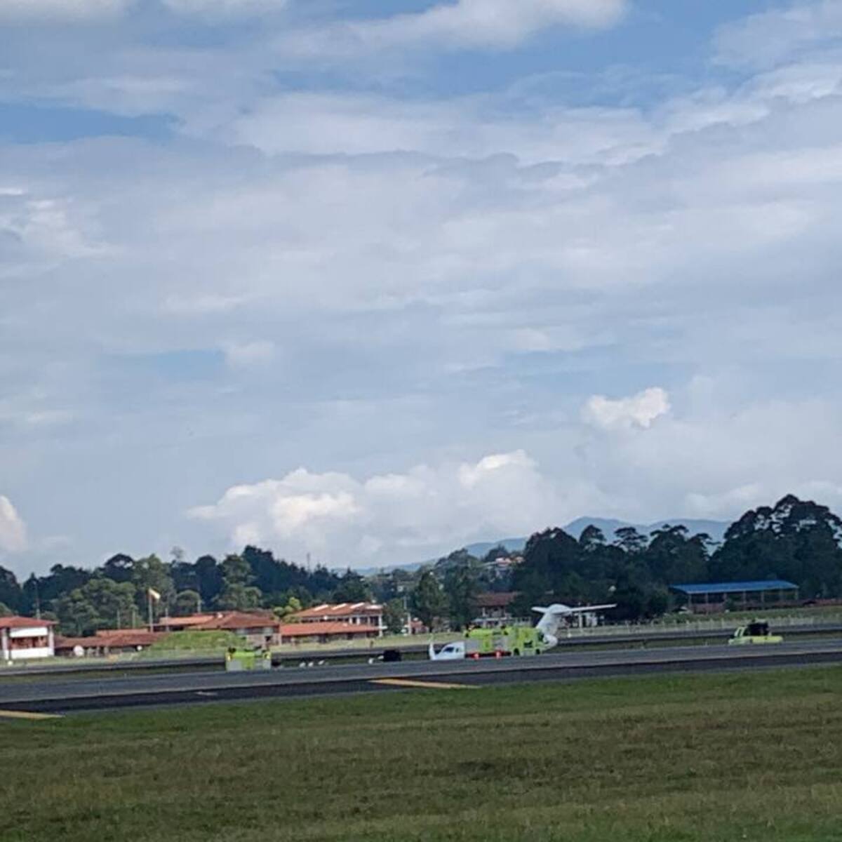 Aeropuerto de Rionegro cerrado por una avioneta que se salió de la pista: así avanza