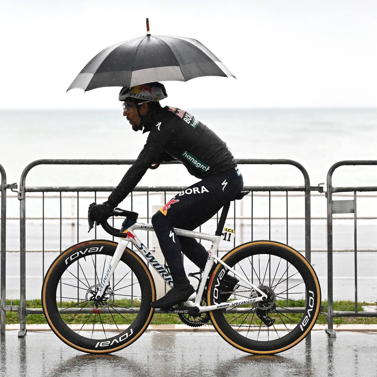 Daniel Felipe Martínez prácticamente asegura podio en la París-Niza: así le fue en la etapa 7