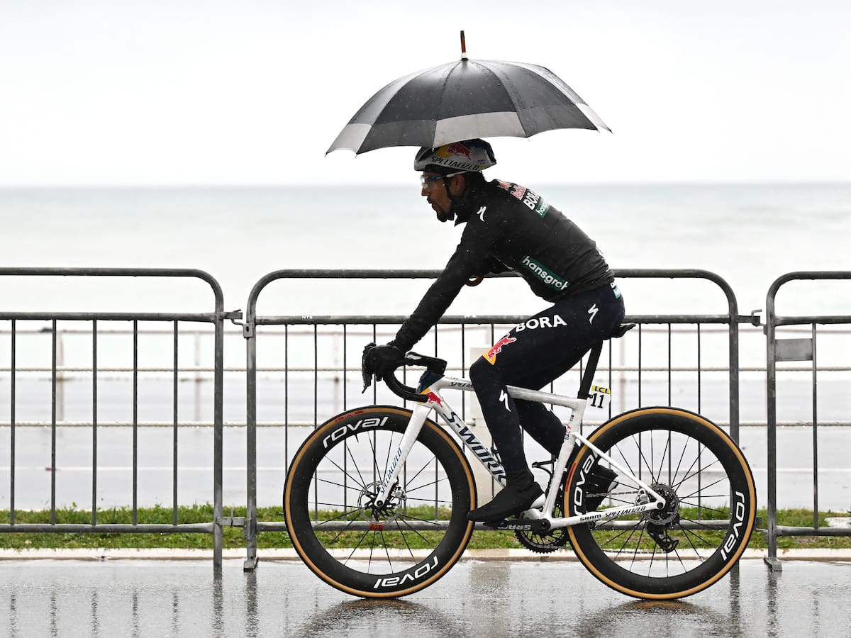 Daniel Felipe Martínez prácticamente asegura podio en la París-Niza: así le fue en la etapa 7